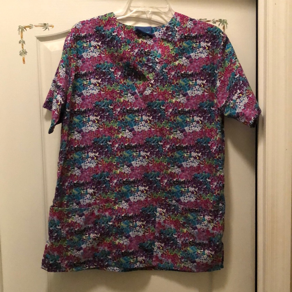 Lightly worn scrubs top size S